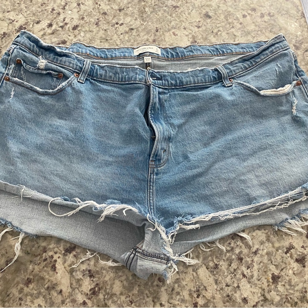 ABERCROMBIE Curve love jean shorts- size 24